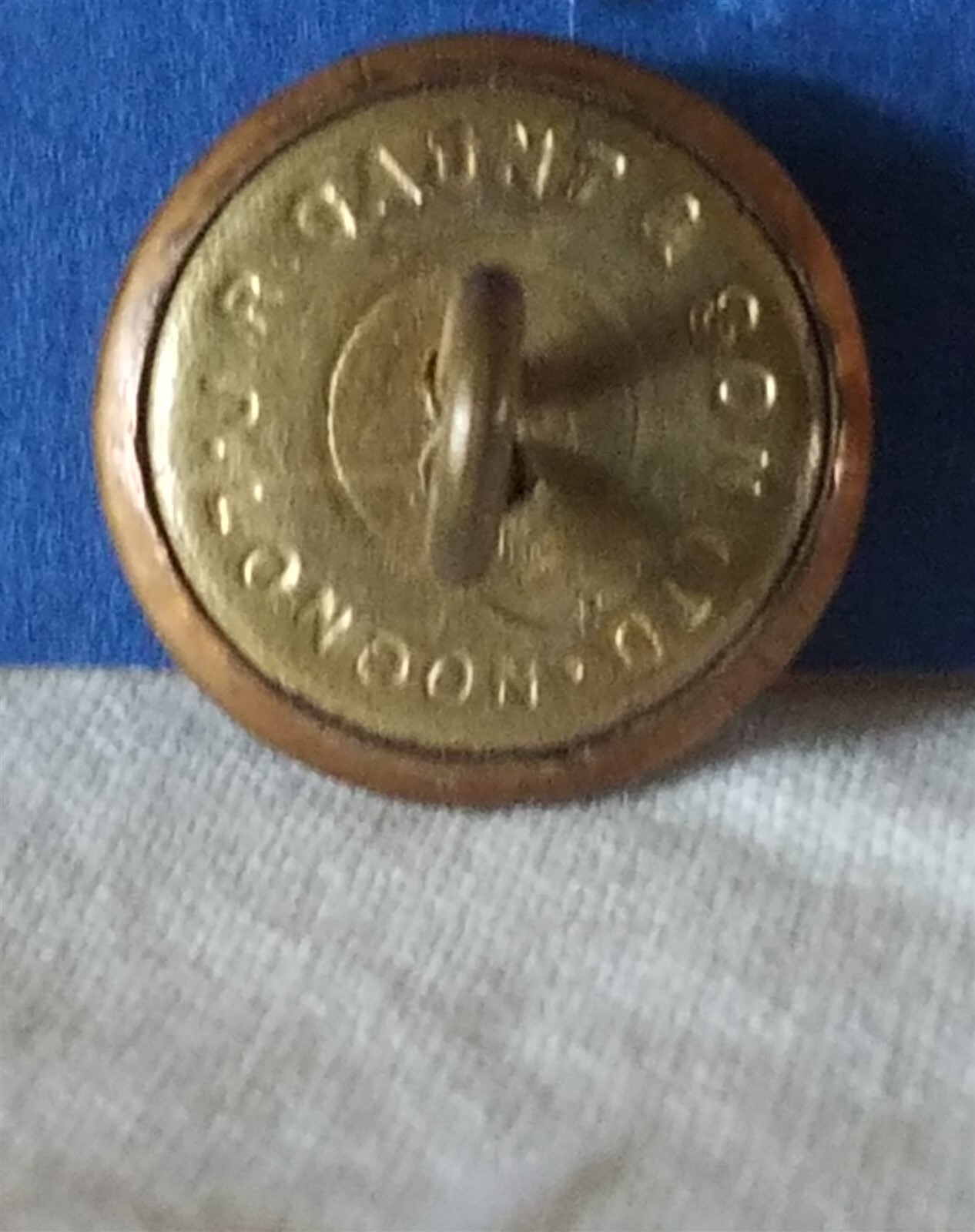 Bb RED CROSS SOCIETY BRITISH UNIFORM BUTTON small gilt