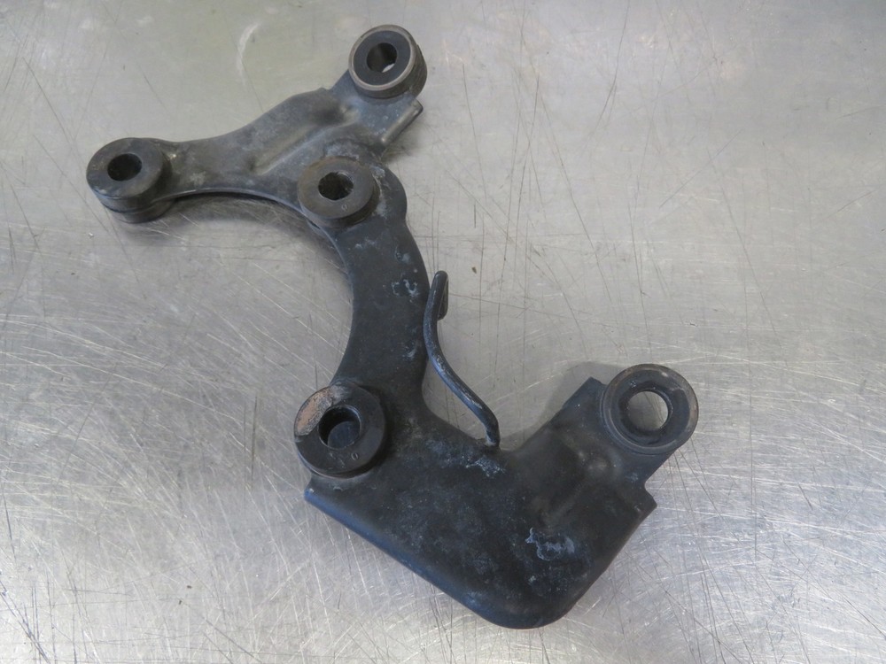 EB1266 2009 09 YAMAHA XT 250 SPEEDOMETER MOUNTING BRACKET