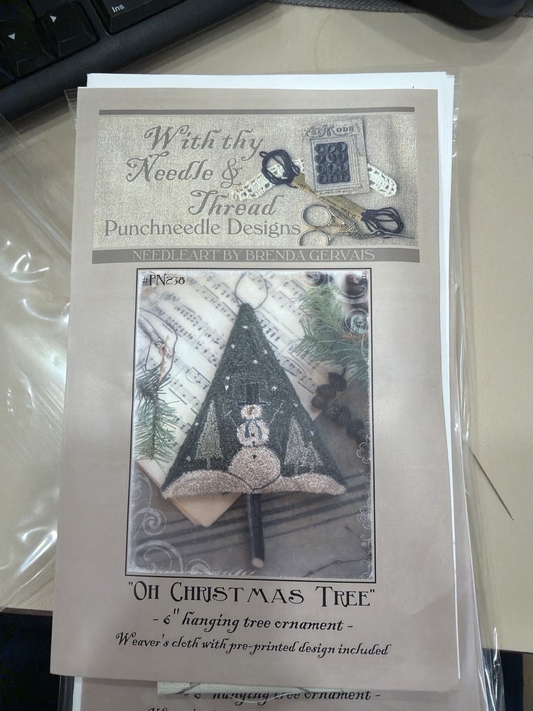 Brenda Gervais Oh Christmas Tree PN238 Punchneedle Pattern OOP New