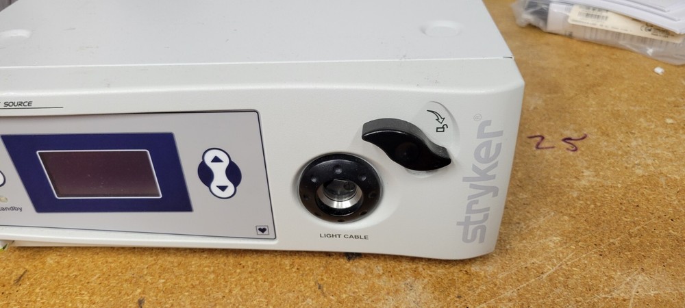 Stryker X-8000 Endoscopic Light Source Pictured Working Power Button Cracked