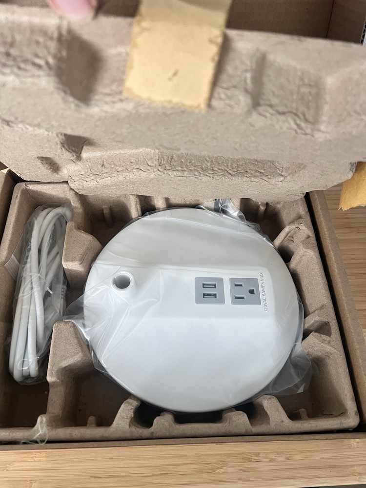 Humanscale Disc Task Light W/tech Charging base- White open-box, New