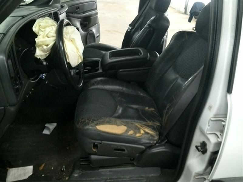 AVALNCH15 2004 High Mounted Stop Light 104664934