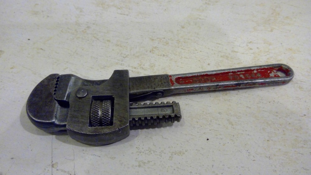 SMALL TRIMO SIZE 8" ADJUSTABLE PIPE WRENCH - VINTAGE
