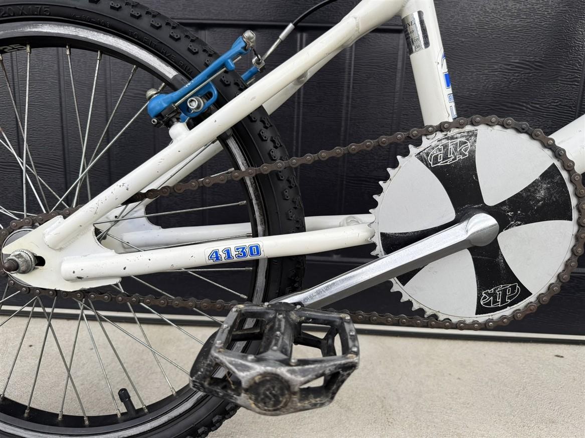 2000 DK Banshee Mid School BMX All Original White Blue Old Complete Bike Bicycle