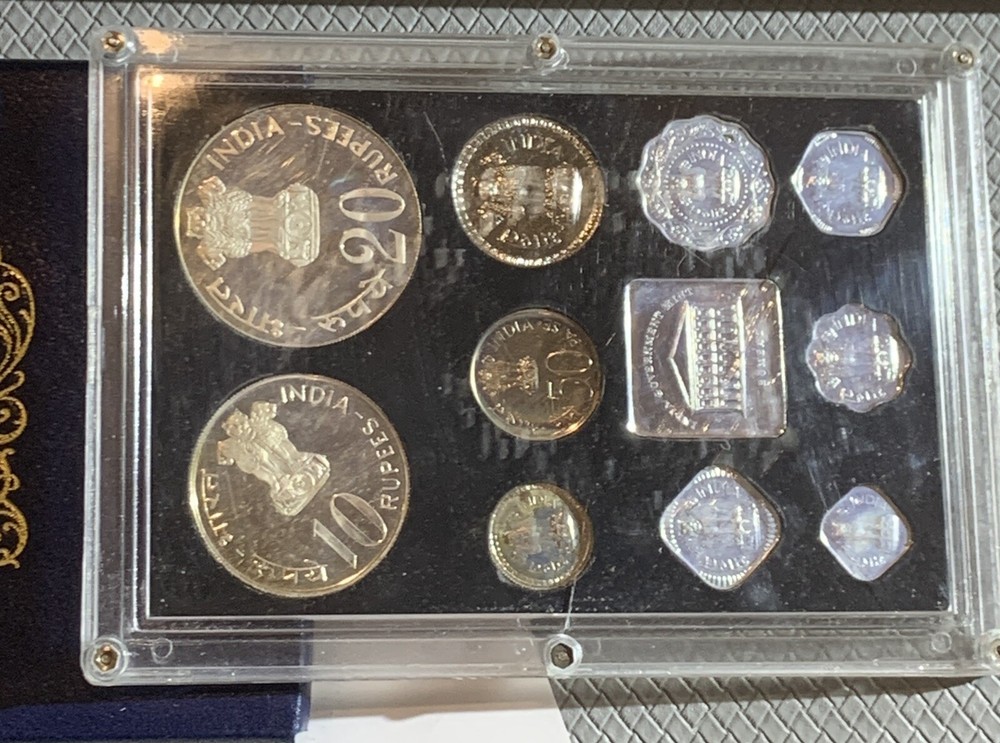 1973 INDIA PROOF MINT SET, ORIGINAL BOX AND CERTIFICATE