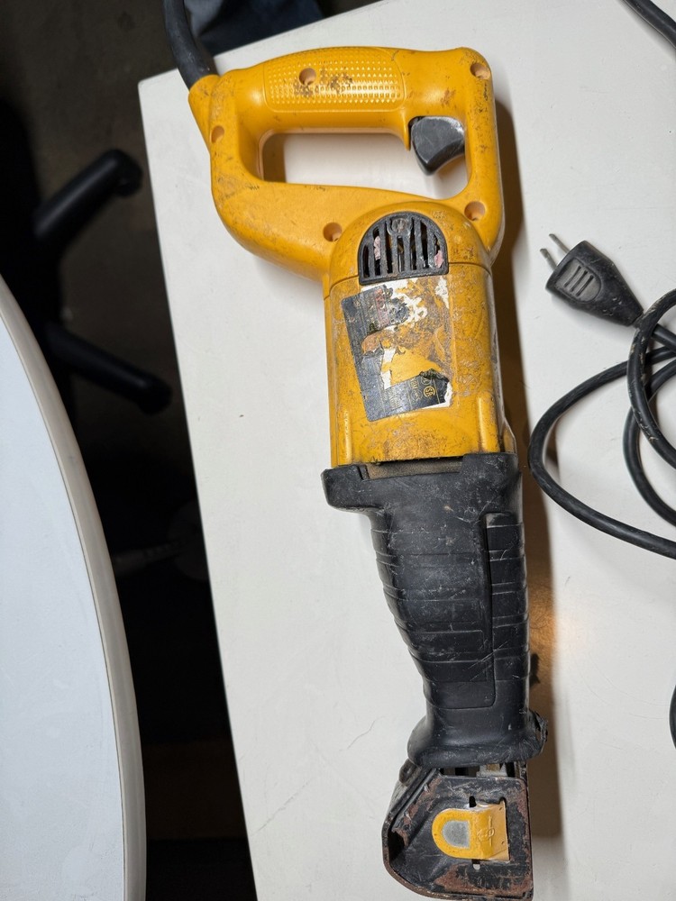 DEWALT DCS380 Reciprocating Saw