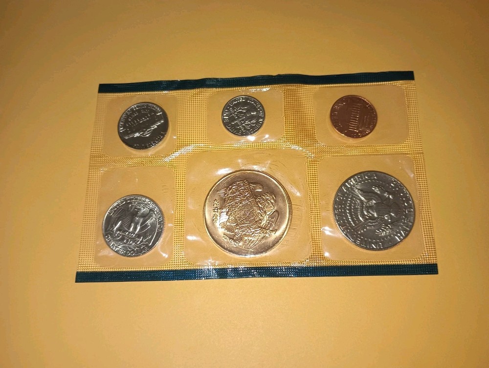 1984 PHILADELPHIA SOUVENIR MINT SET  !