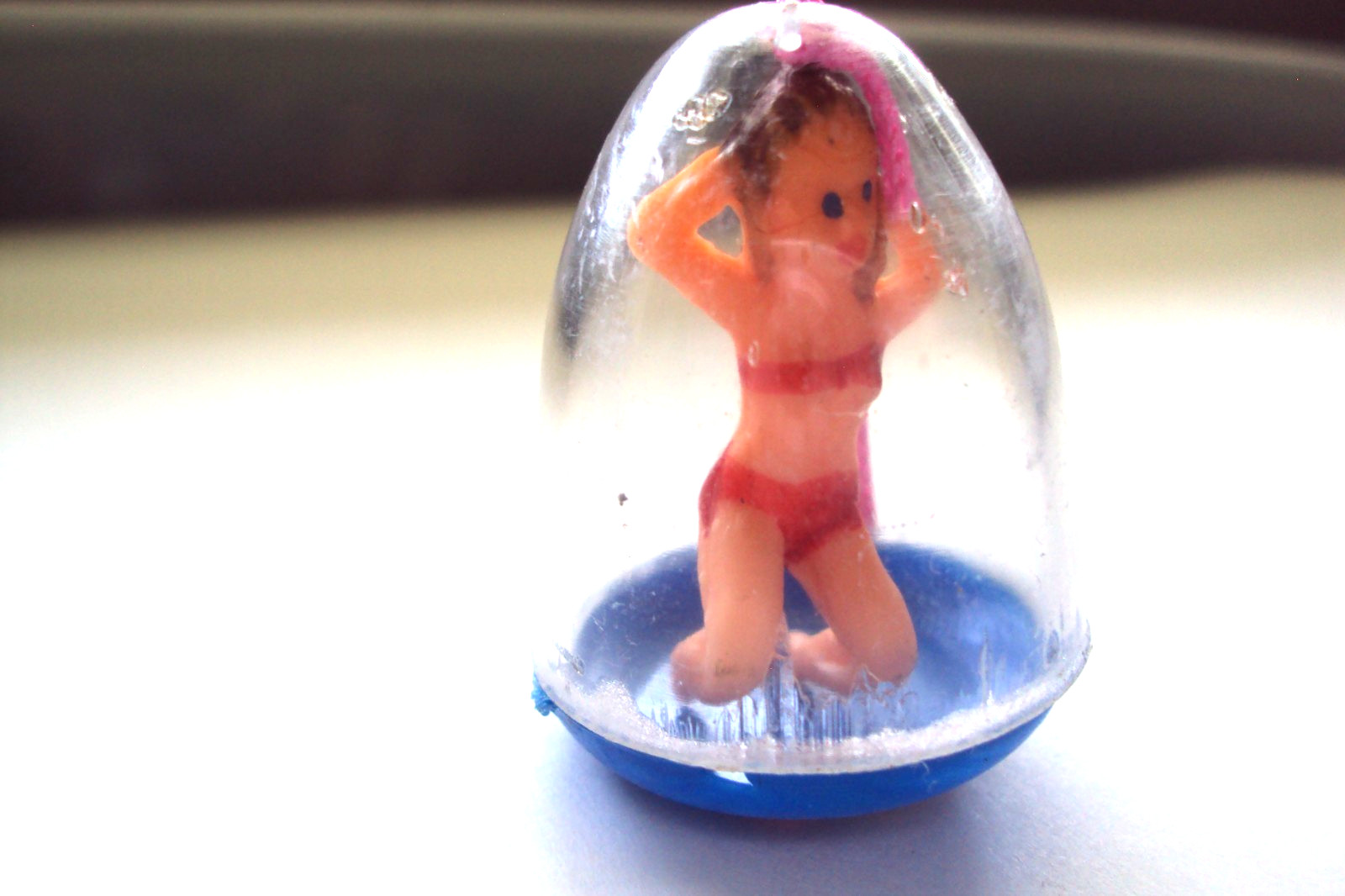 Vtg Gumball Charm Cracker Jack 60's HK BRABO DOME THE BATHING BEAUTY Vending