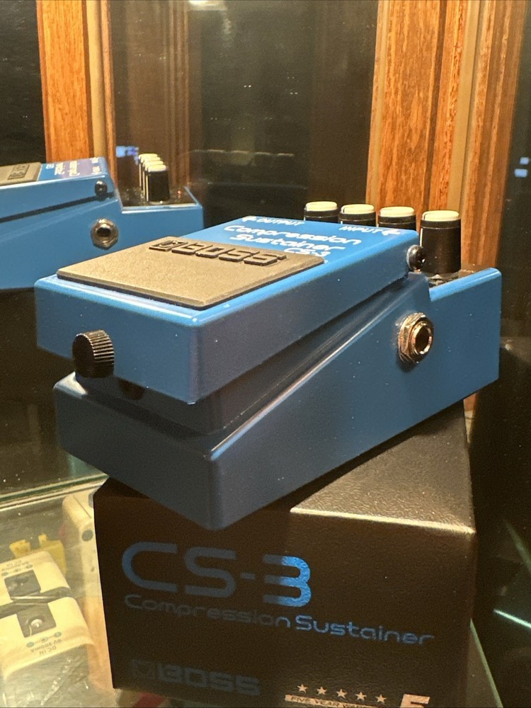 BOSS CS-3 Compression Sustainer Guitar Effects Pedal Open Box