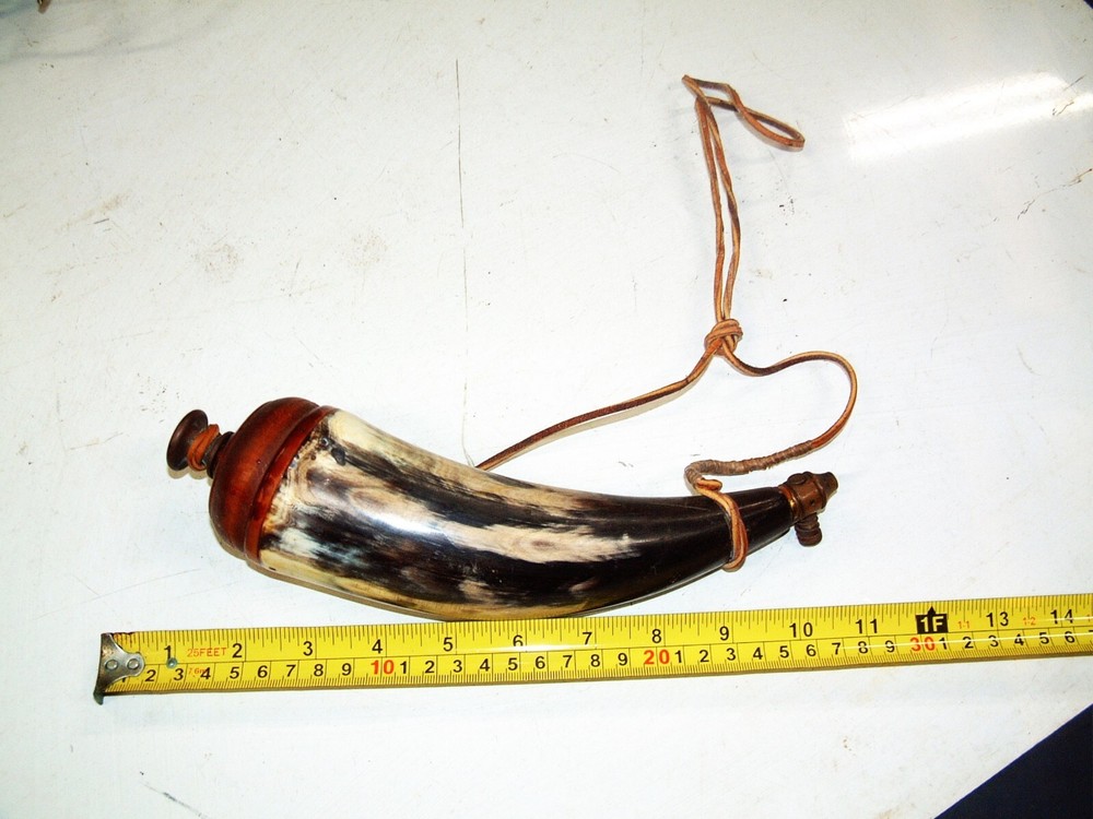 Black Powder Horn/Bronze Primitive, NICE Flask Muzzleloading Hunting 10 X 2 1/2"