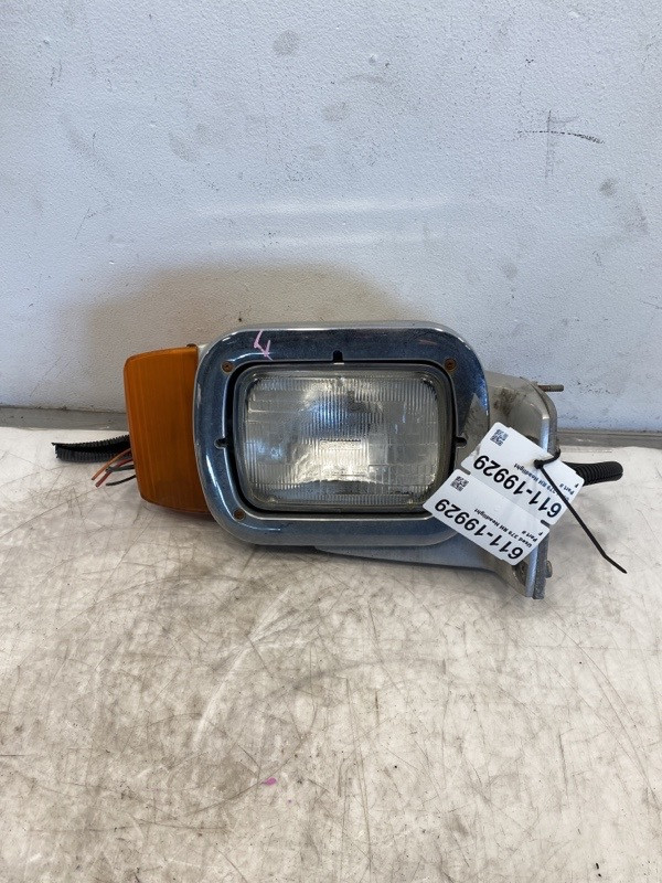 Peterbilt 379 Headlight (611-19929)
