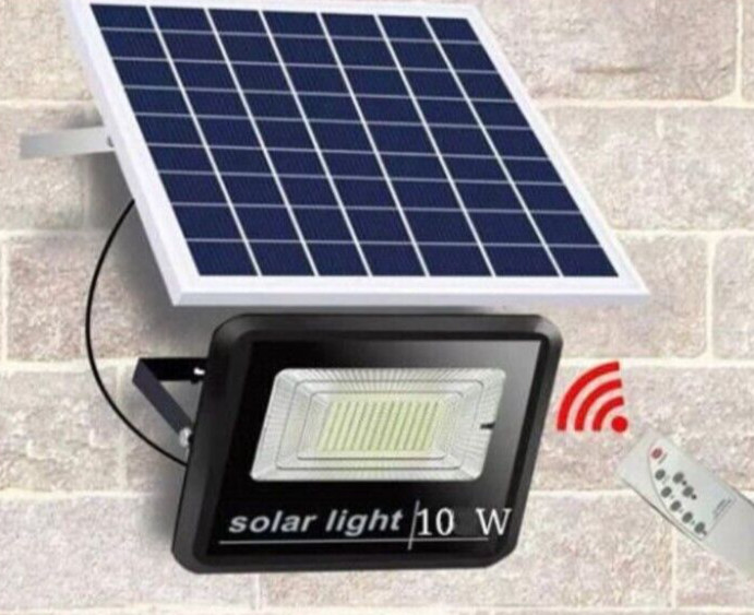 Outdoor LED Solar Headlight With Spotlight Panel 10W Twilight Remote Control