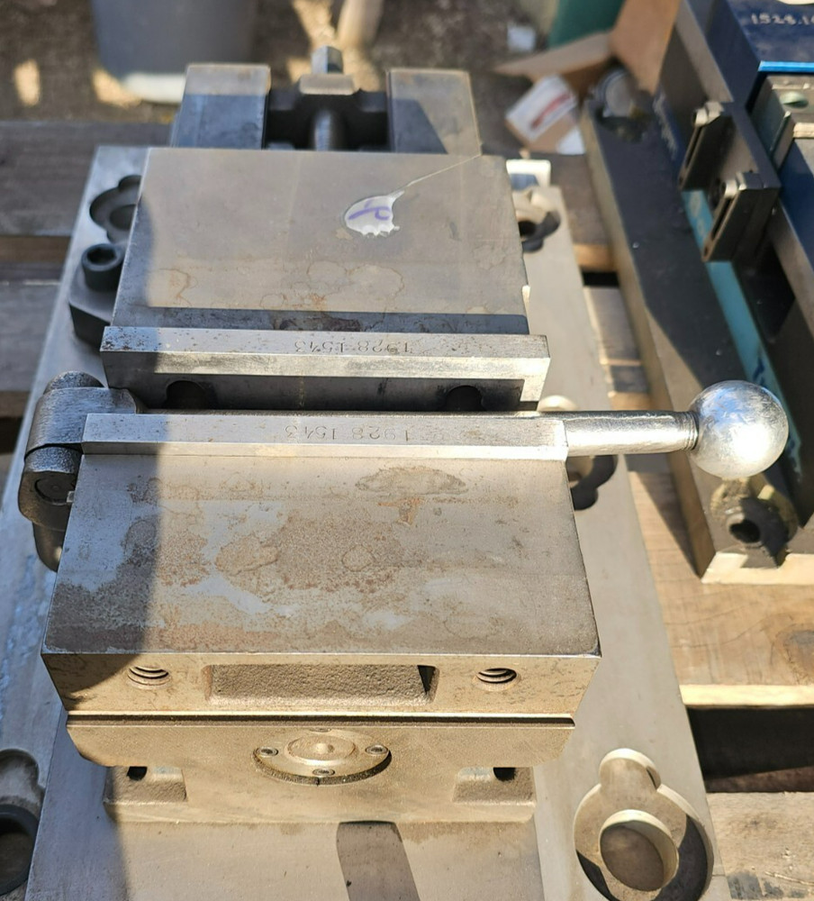 Kurt 3600V 6" Manual Horizontal Stationary Precision VersatileLock Vise & Handle