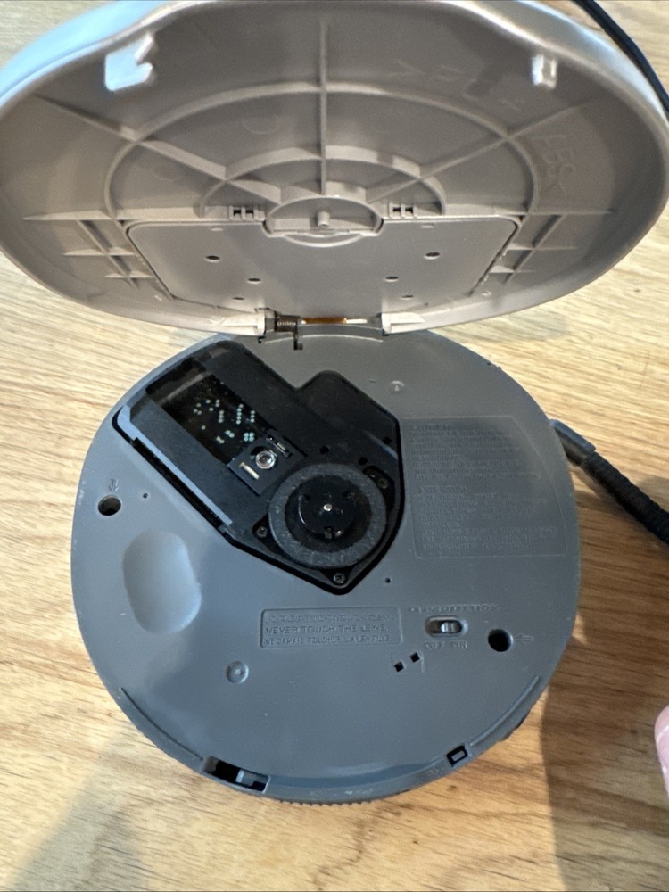 SONY Walkman G Protection Silver CD Player D-EJ611 WORKS!