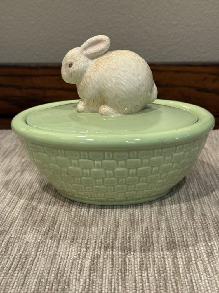 VGT. Hallmark Ceramic Easter Bunny Weave Basket Pattern Candy Trinket Dish