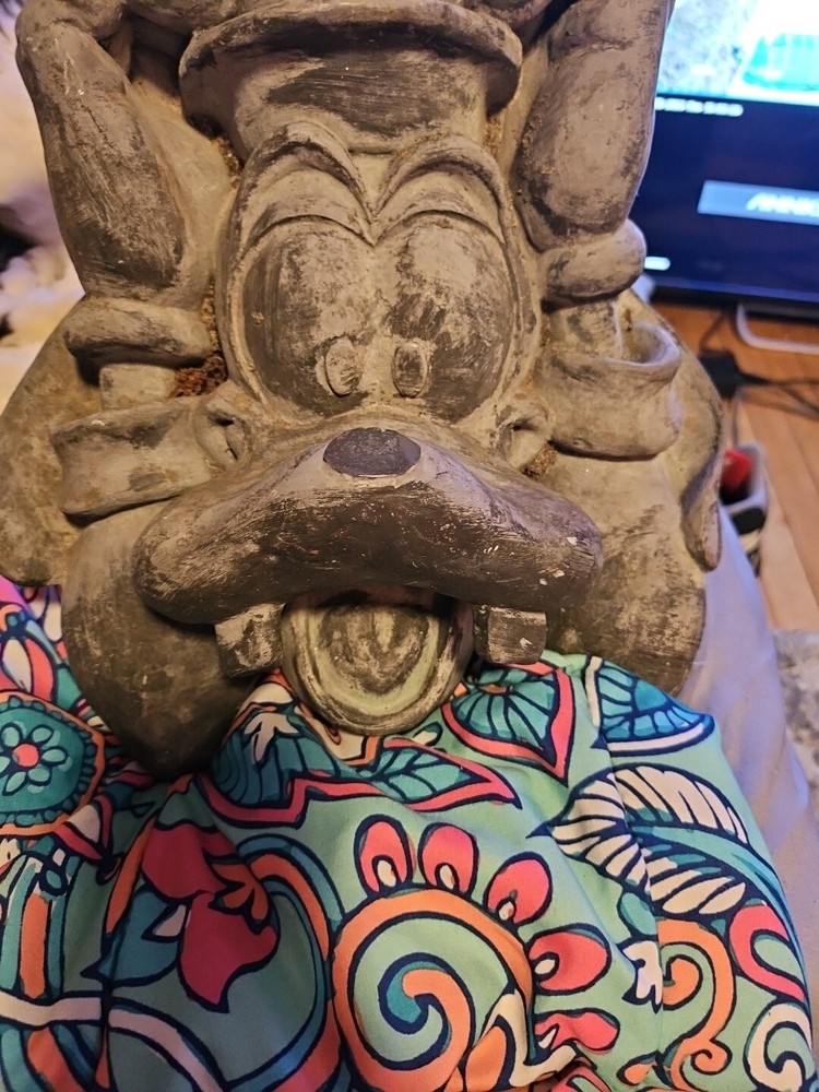 Heavy goofy planter 12x10