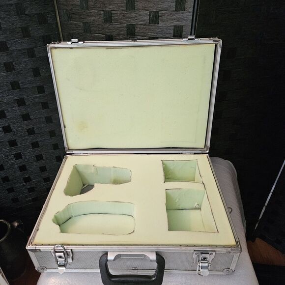 aluminum case used large 18"x13"