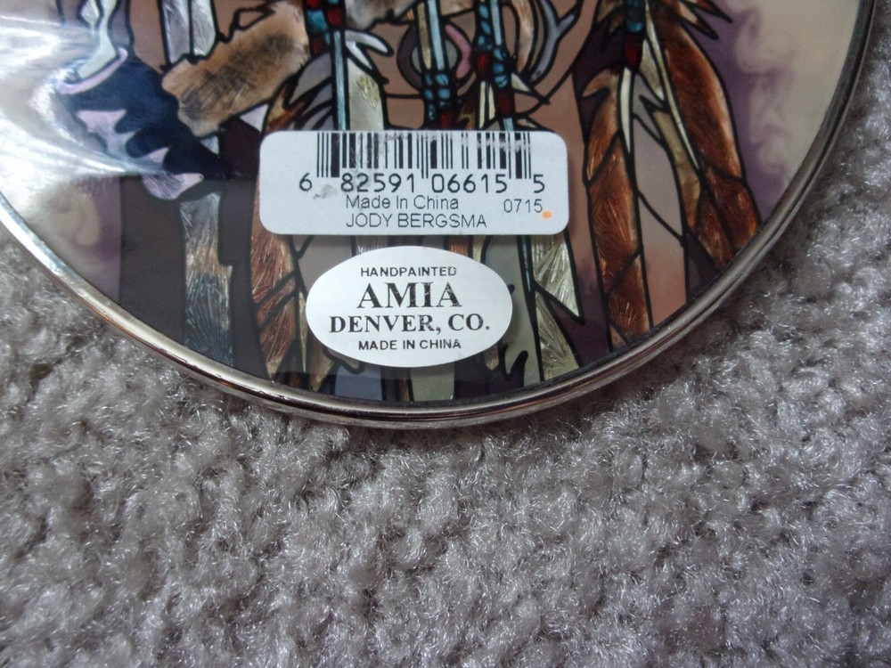 Handpainted Amia 7 Inch Oval Wolves Suncatcher