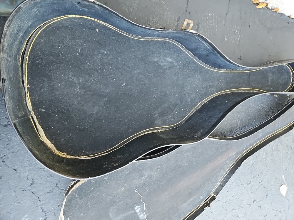 egmond guitar With Case. Used