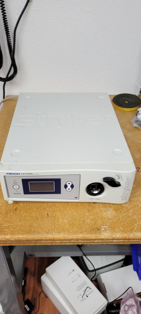 Stryker X-8000 Endoscopic Light Source Pictured Working Power Button Cracked