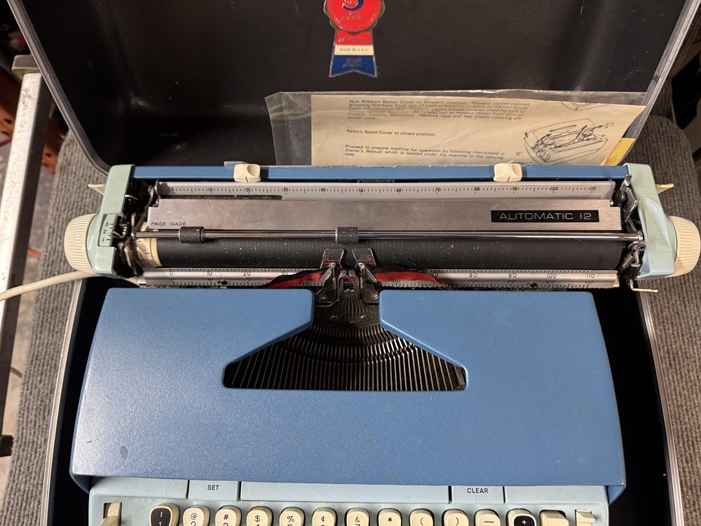 SCM Smith Corona Automatic 12 Portable Typewriter W/Case