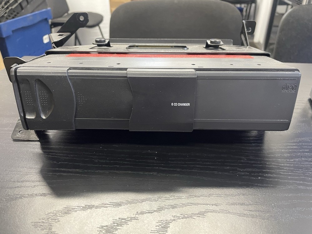 BMW E81 E87 E90 E91 E92 6-DISC CD CHANGER WITH MAGAZINE & BRACKET 9181326