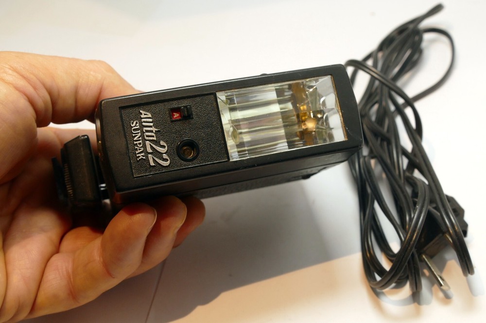 Sunpak auto 22 flash with ac wall power cord (with issues)