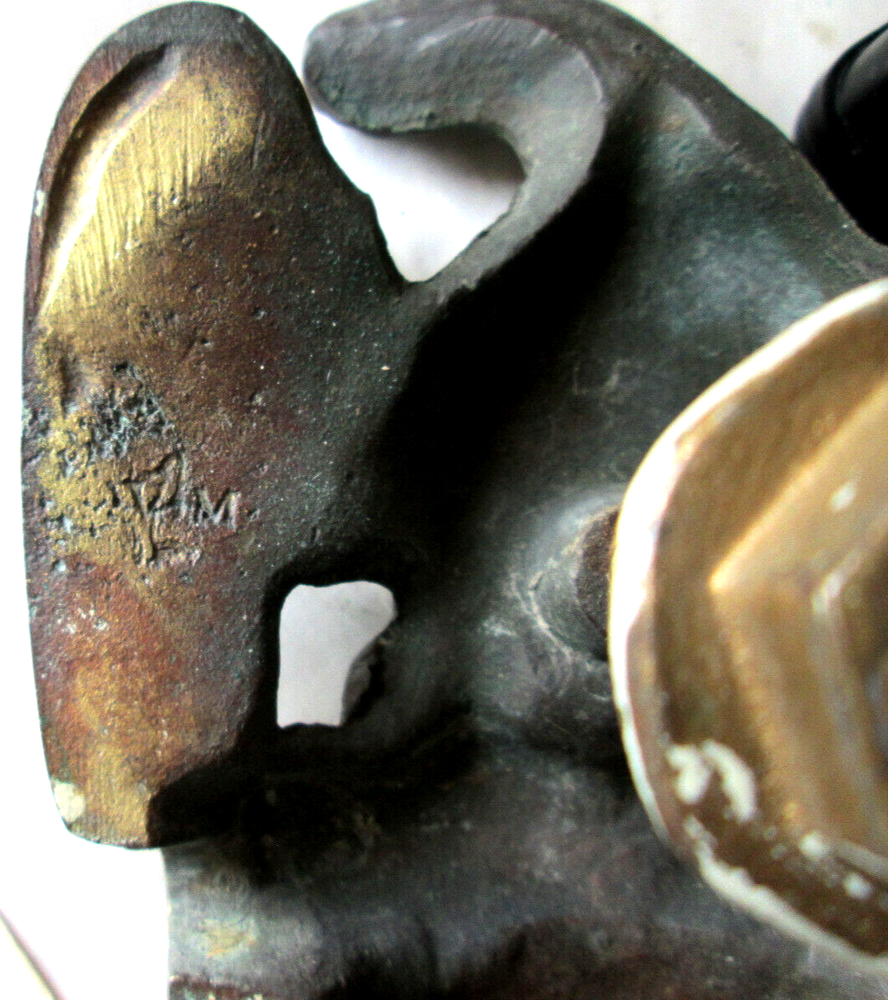 VINTAGE EAGLE FACING RIGHT SOLID BRASS DOOR KNOCKER, ORIGINAL MOUNTS, USED