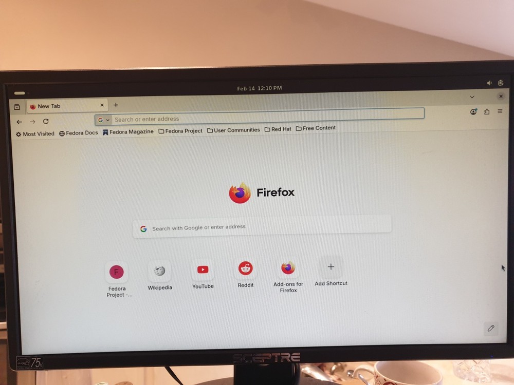 Linux Fedora V43-1.6, 64-bit, Bootable Live and Install USB Flash Drive