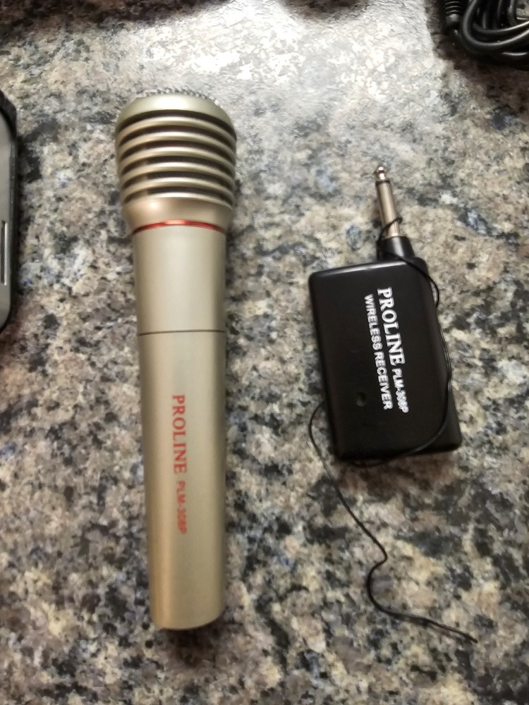 WOW FIRSTA Videoke Karaoke System Wf210 Complete