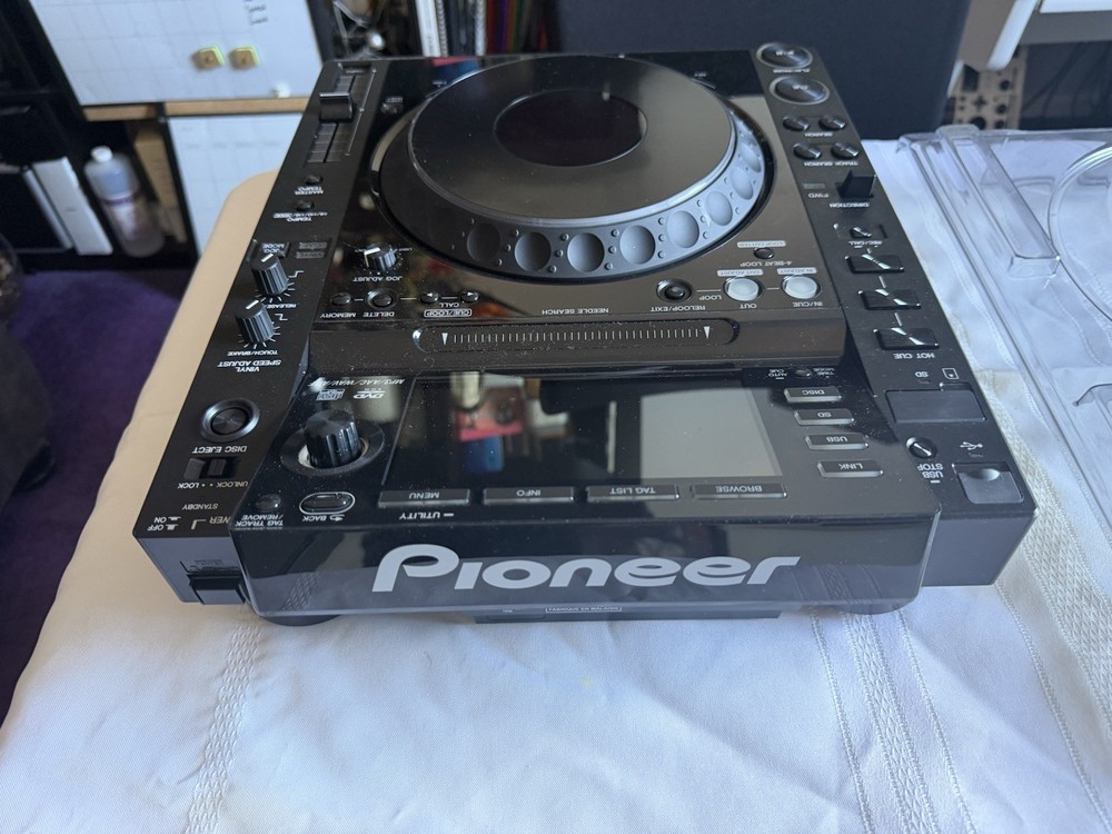 Pioneer CDJ-2000 Professional - Mint Condition