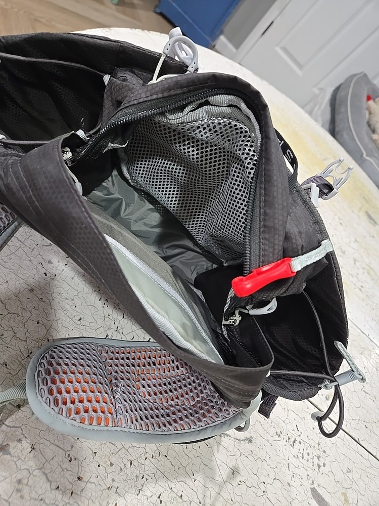 Osprey Talon 6 is a versatile lumbar pack Gray