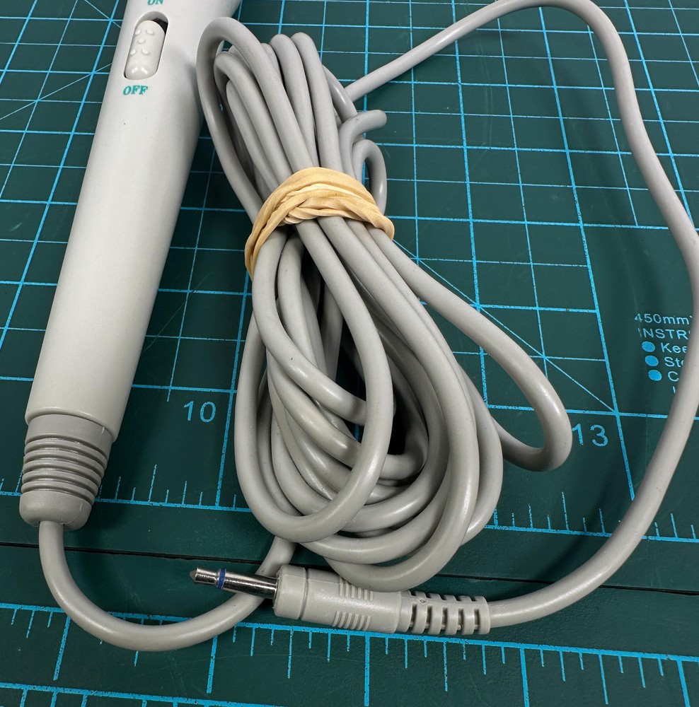 Labtec AM-22 Wired Handheld Microphone 3.5mm PC Desktop Mic Gray Mute Switch
