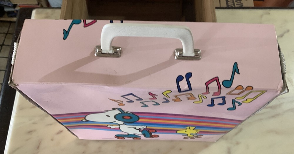 vintage SNOOPY SCHULZ RECORDS CADDY CARDBOARD FOLDER