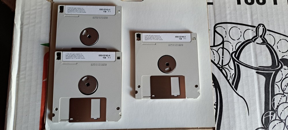 Apple Macintosh System Software 7.0 – Complete Floppy Disk Set 1991