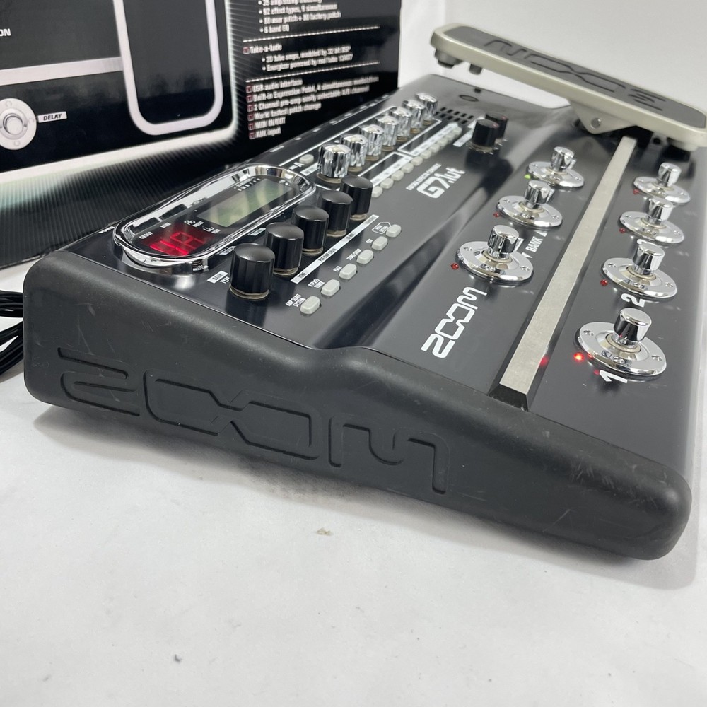 ZOOM G7.1ut Guitar Effects Pedals Console Multi Processor with Box andAdapter