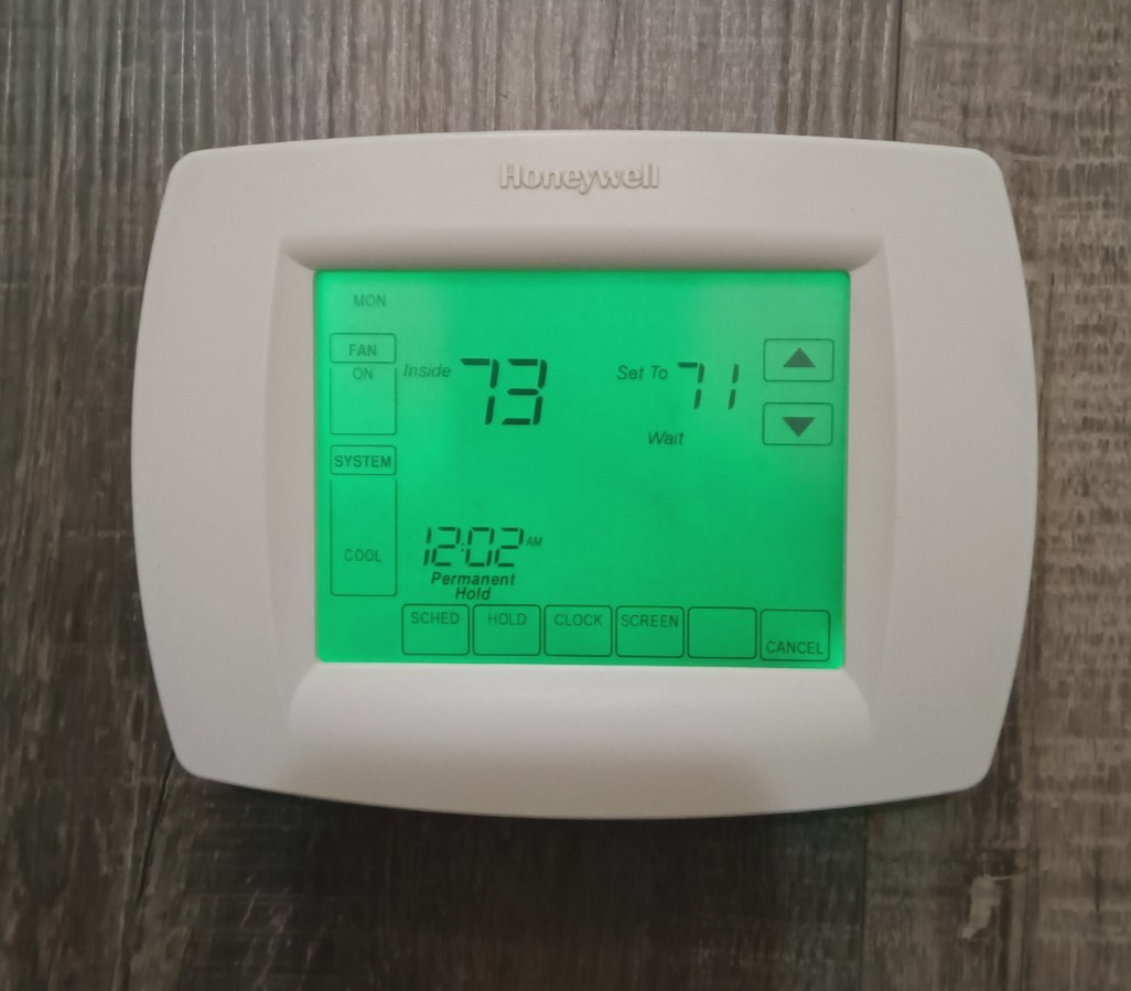 Honeywell TH8110U1003 VisionPro 8000 Touchscreen 7-Day Programmable Thermostat