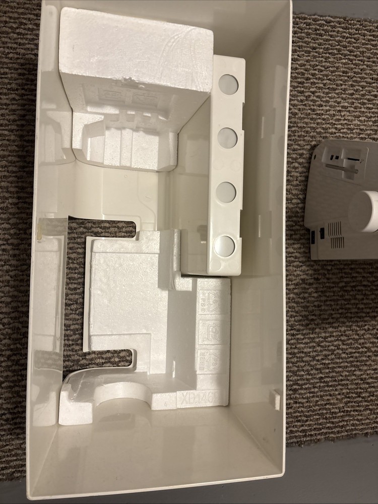 Laura Ashley Innov-ís 5000 Sewing Machine **(Missing Embroidery Attachment)*