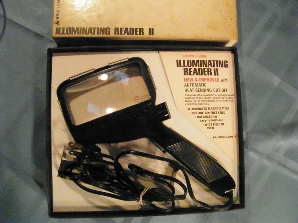 Vintage BAUSCH & LOMB Illuminating Rectangular Reader II Magnifier Original Box