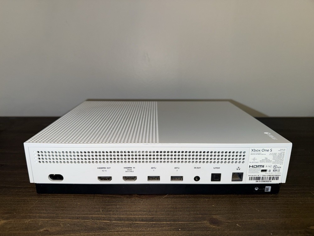 X box One S + 3 Working Controllers + 12 Games !