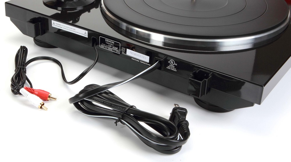 Denon DP300F turntable w.switchable phono preamp