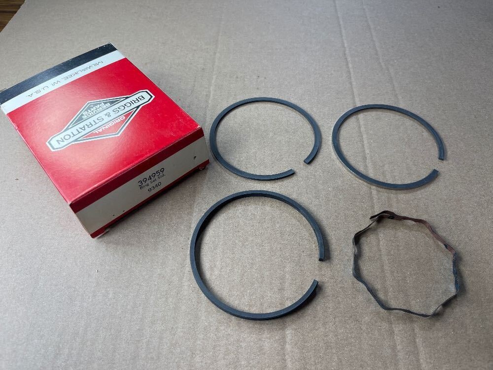 Briggs & Stratton 394959 RING SET-STD