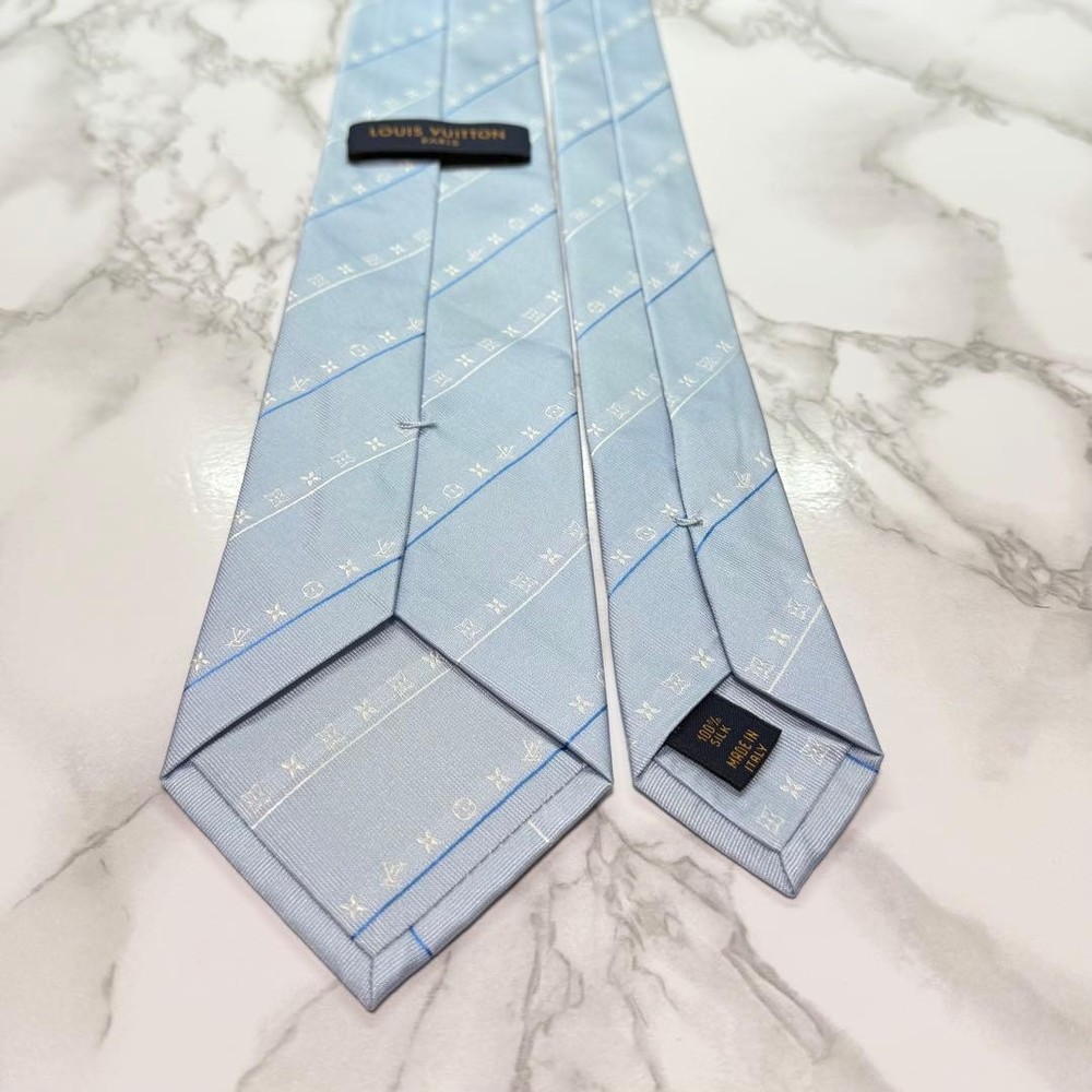 Louis Vuitton 100% Silk Monogram Tie Elegant Used