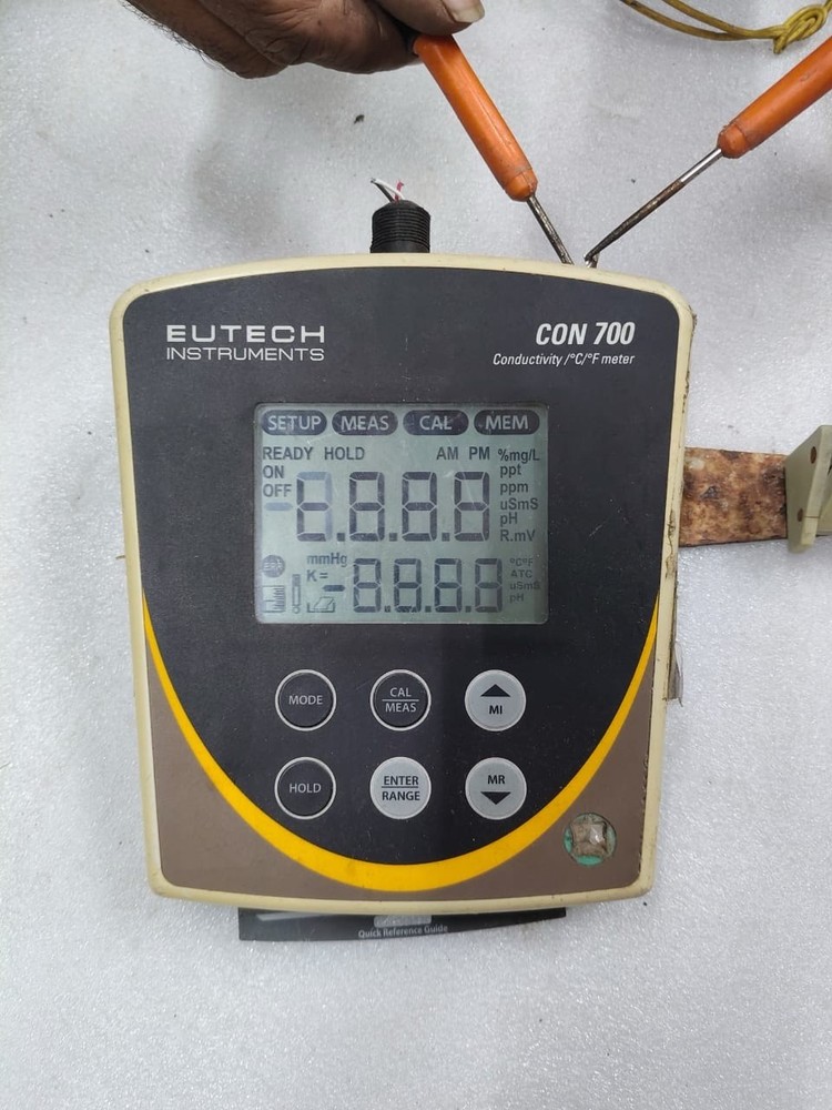 EUTECH INSTRUMENTS CON 700 PORTABLE HAND HELD CONDUCTIVITY METER