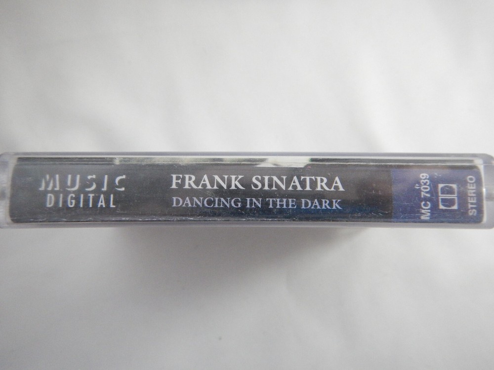 FRANK SINATRA - DANCING IN THE DARK - CASSETTE
