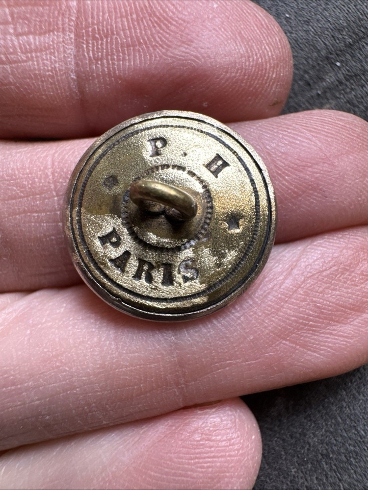 Antique Brass Ivy Paris Button