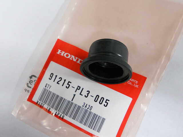 Genuine Honda Shift Shaft Rod Oil Seal (14X25X17.5) (Nok) 91215-PL3-005