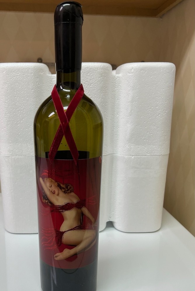 Marilyn Monroe 2003 Velvet Collection Empty Wine Bottle