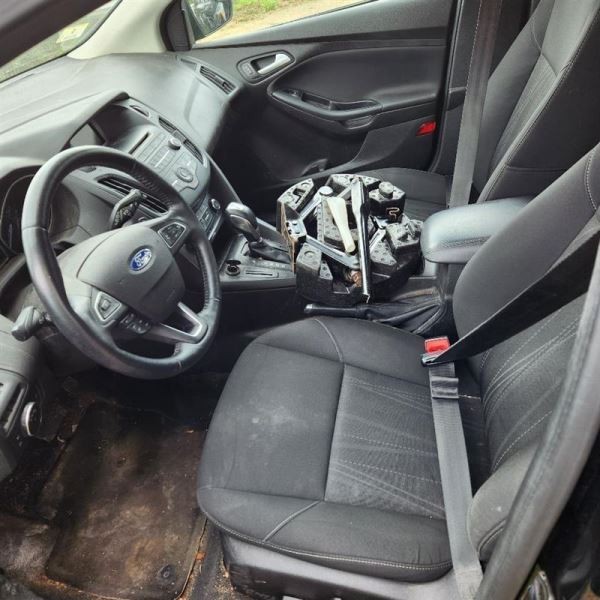 FOCUS 2016 Glove Box 381207