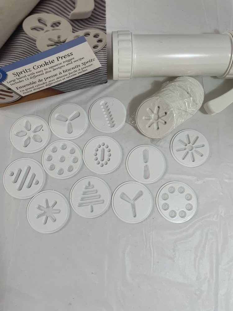 Wilton Spritz Cookie Press 12 Discs & Bonus Discs